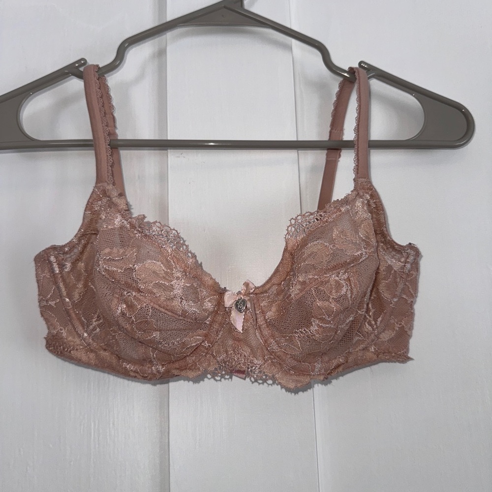 VS Delicate Nude/Rose Lace Bra